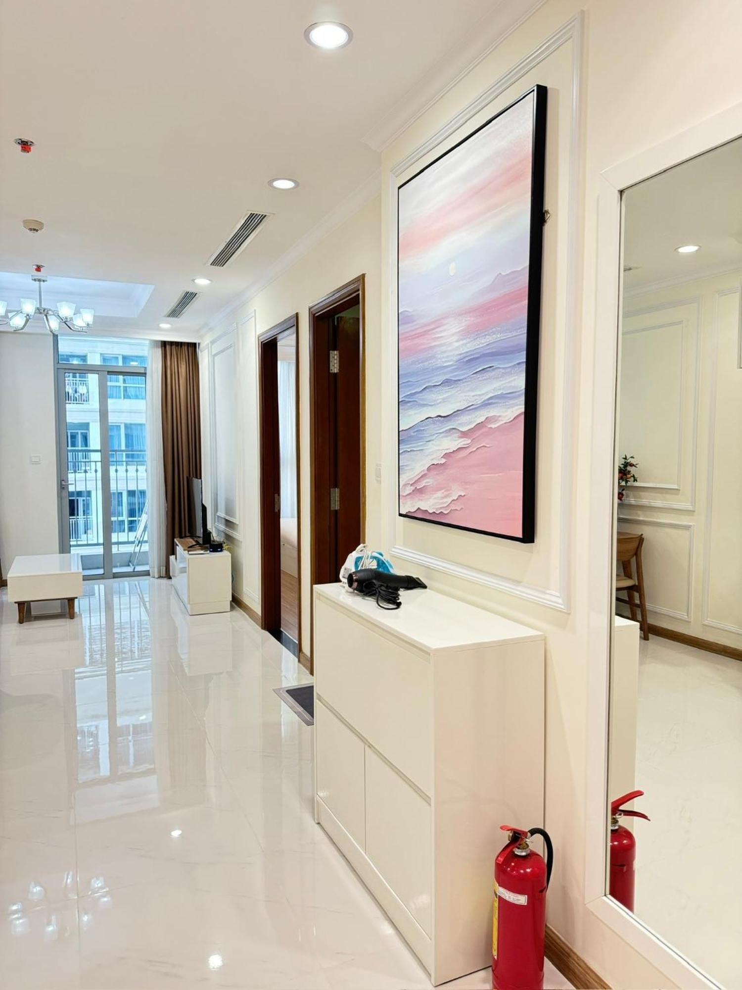 Landmark Luxury - Luna *